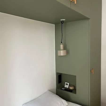 Huxa - 4 Pieces Centre Apartment