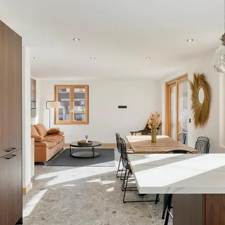 Huxa - 4 Pieces Centre Apartment *
